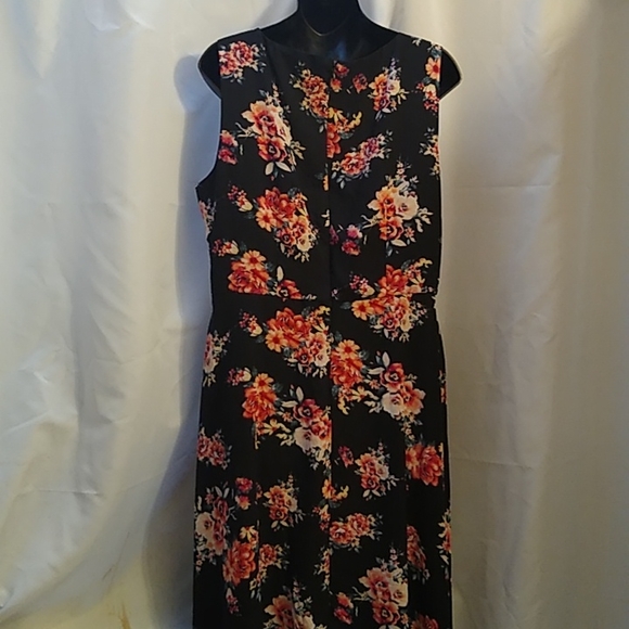 E L L E cute black dress with a pink  floral design - Picture 5 of 7